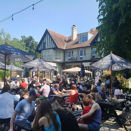 The Weir Hotel Walton-on-Thames Exterior foto